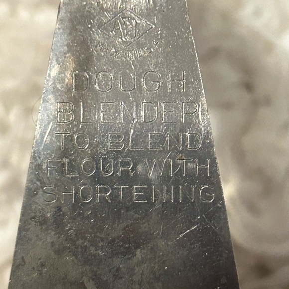 Vintage Wooden Rolling Pin/A&J flour blender HG004 in pantry - Picture 8 of 8